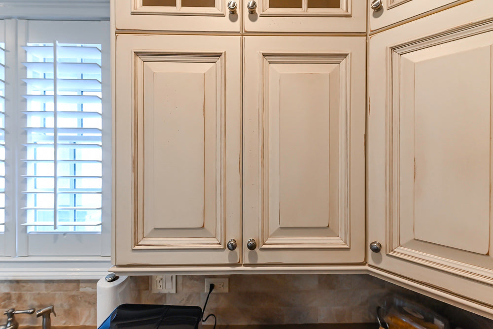 Ultimate Ultracraft: Traditional Cream Kitchen with Island & Appliances