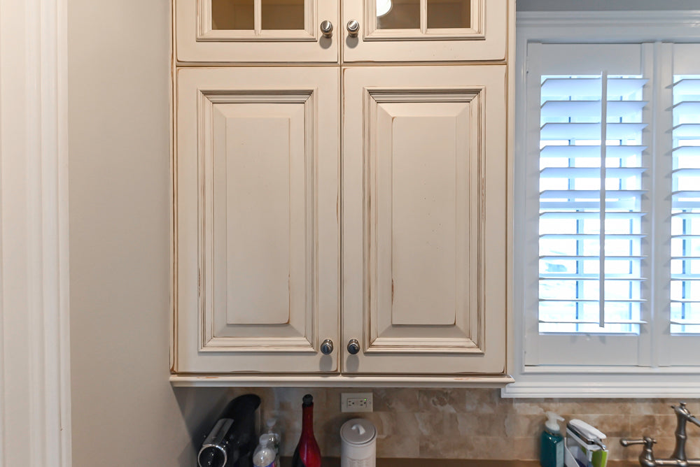 Ultimate Ultracraft: Traditional Cream Kitchen with Island & Appliances