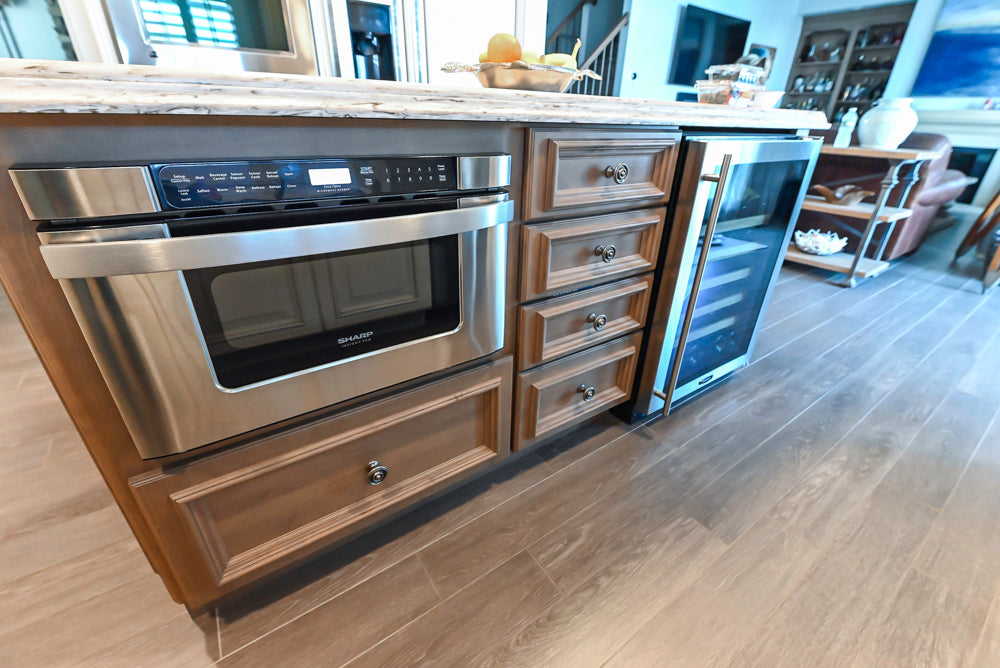 Ultracraft Traditional Cream Pre-Owned Kitchen with Granite and Stone Island and Appliances