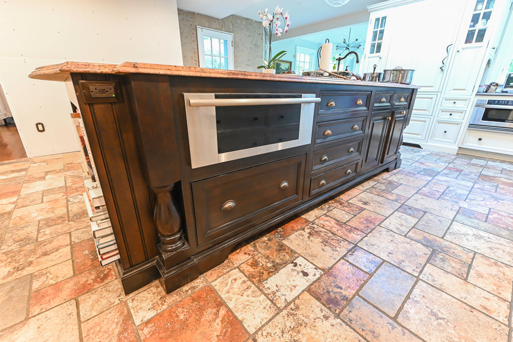 Heirloom Traditional Off-White Pre-Owned Kitchen with Island and Appliances