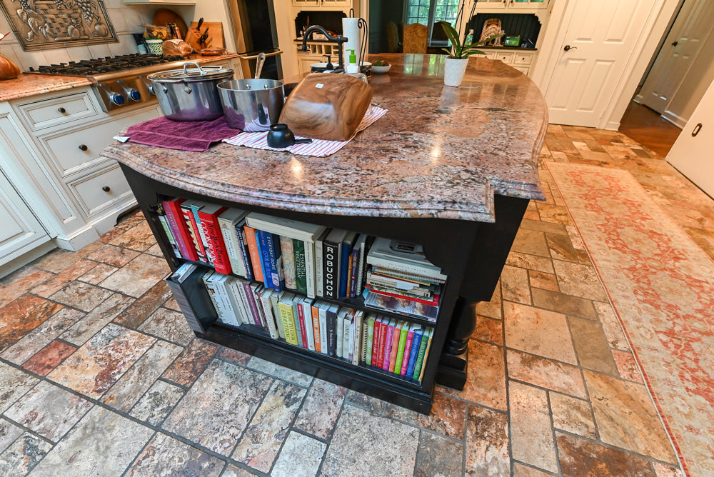 Heirloom Traditional Off-White Pre-Owned Kitchen with Island and Appliances