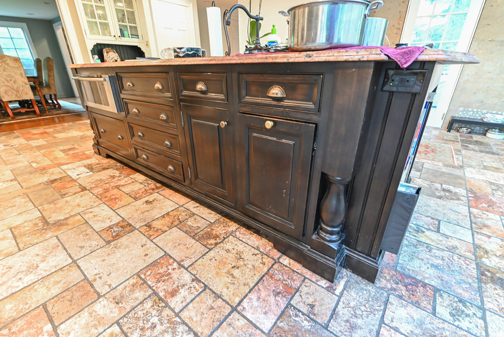 Heirloom Traditional Off-White Pre-Owned Kitchen with Island and Appliances