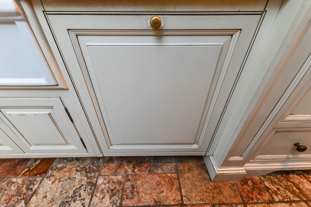 Heirloom Heritage: Traditional Off-White Kitchen with Island & Appliances