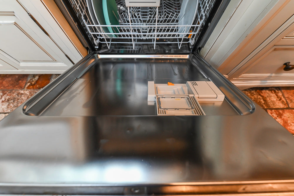 Heirloom Heritage: Traditional Off-White Kitchen with Island & Appliances