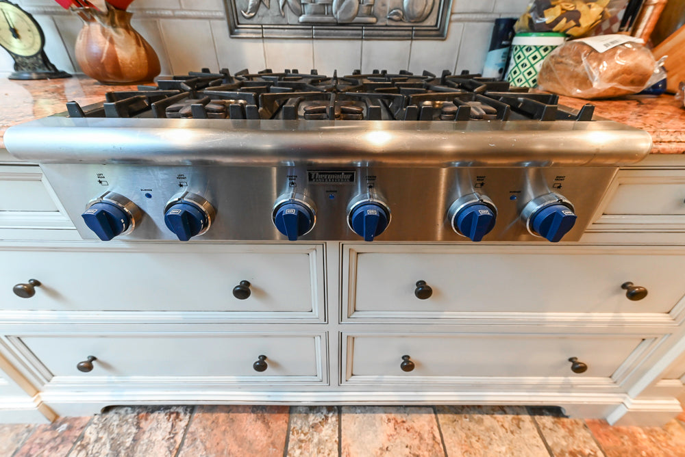 Heirloom Heritage: Traditional Off-White Kitchen with Island & Appliances