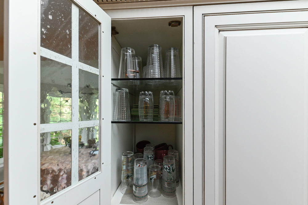 Heirloom Heritage: Traditional Off-White Kitchen with Island & Appliances