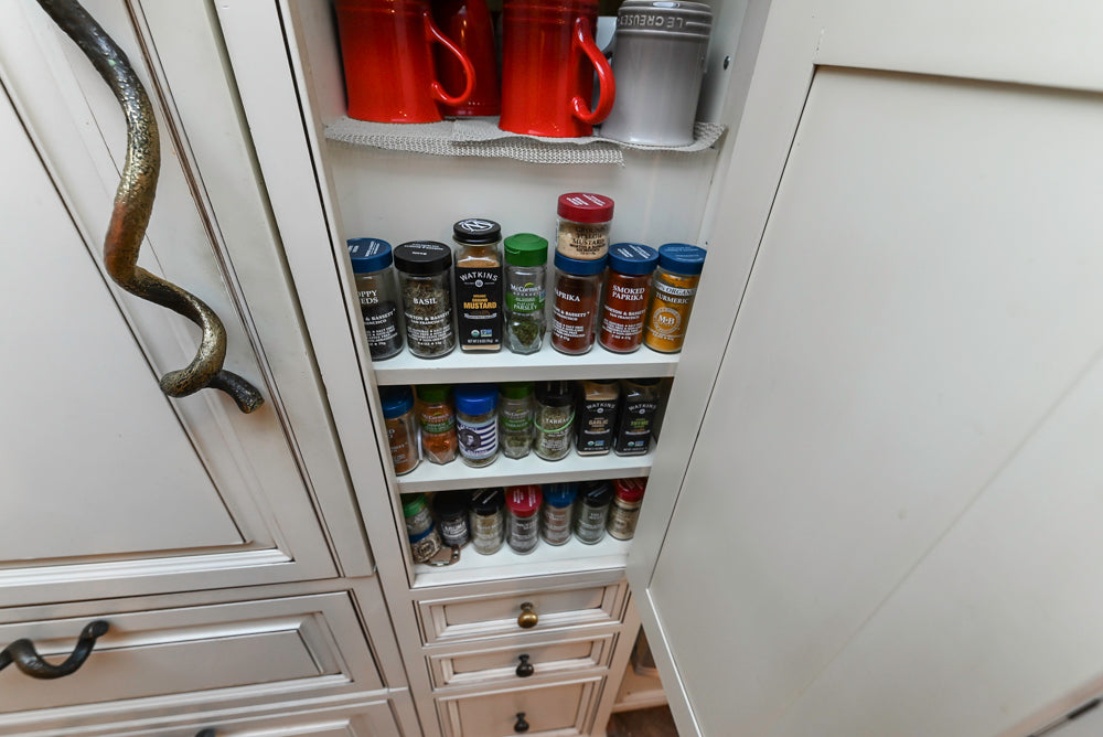 Heirloom Heritage: Traditional Off-White Kitchen with Island & Appliances
