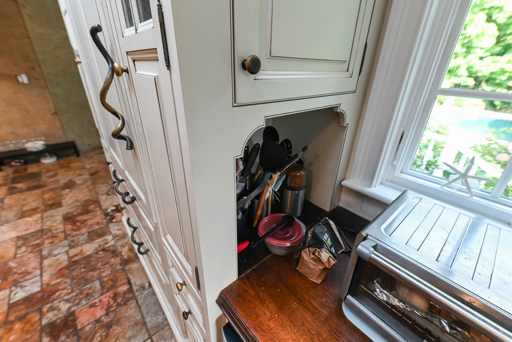 Heirloom Heritage: Traditional Off-White Kitchen with Island & Appliances