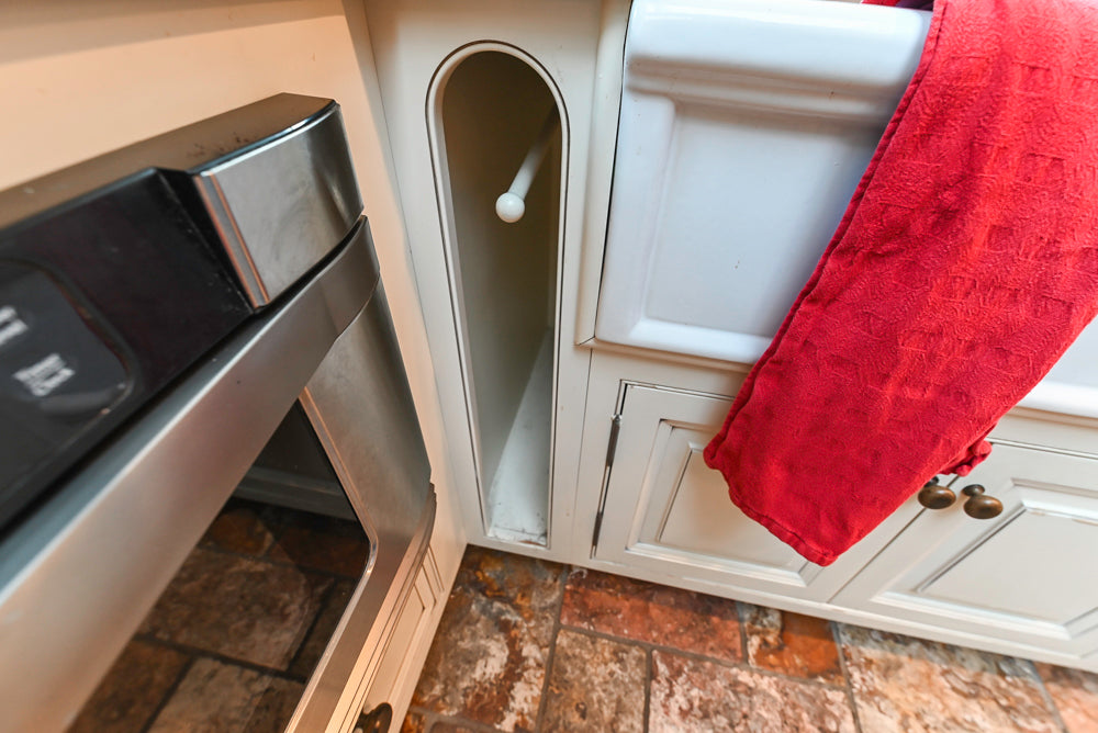 Heirloom Heritage: Traditional Off-White Kitchen with Island & Appliances