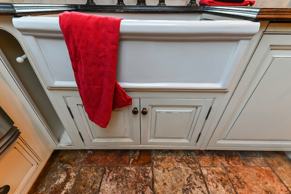 Heirloom Heritage: Traditional Off-White Kitchen with Island & Appliances