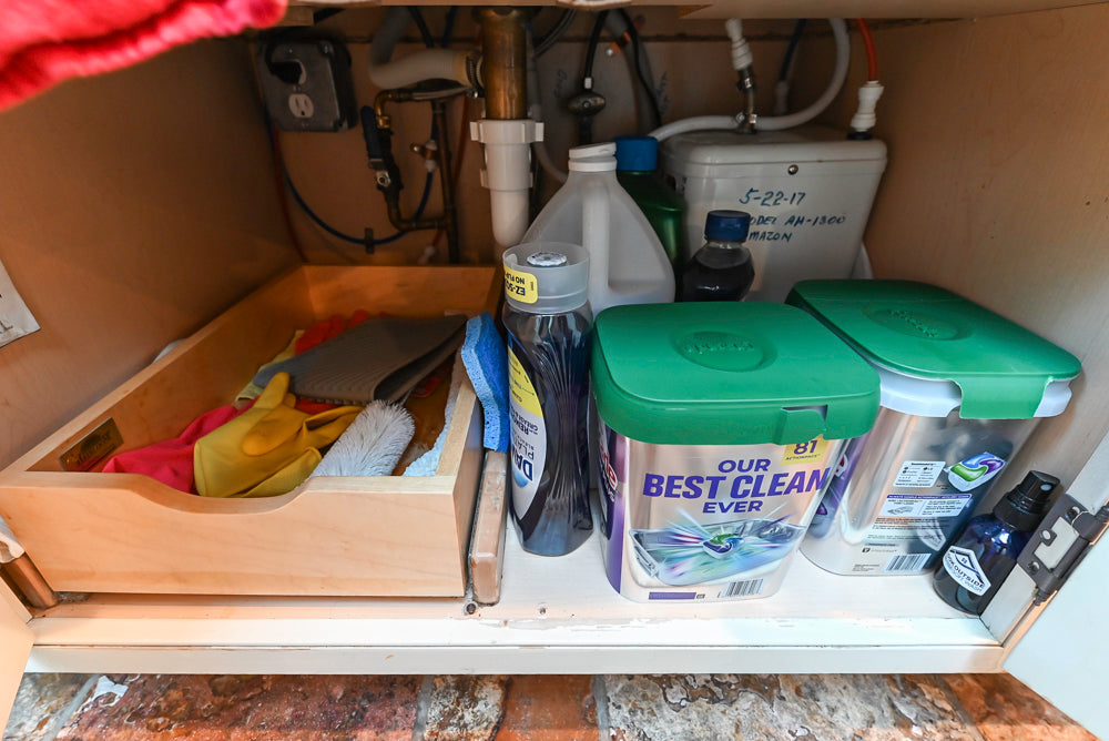 Heirloom Heritage: Traditional Off-White Kitchen with Island & Appliances
