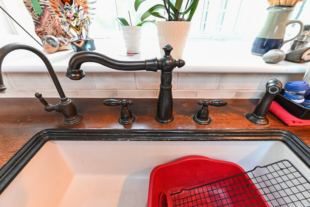 Heirloom Heritage: Traditional Off-White Kitchen with Island & Appliances