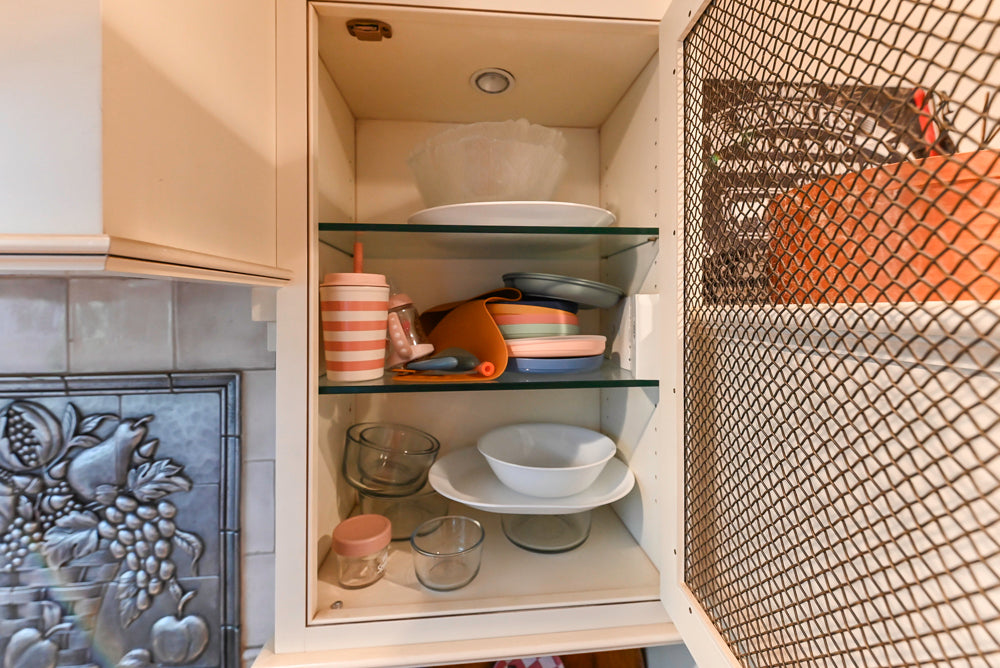 Heirloom Heritage: Traditional Off-White Kitchen with Island & Appliances