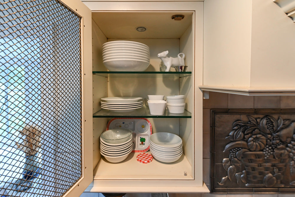 Heirloom Heritage: Traditional Off-White Kitchen with Island & Appliances