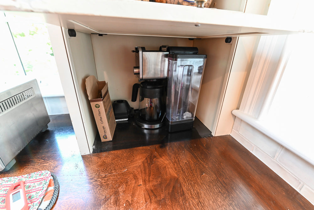 Heirloom Heritage: Traditional Off-White Kitchen with Island & Appliances