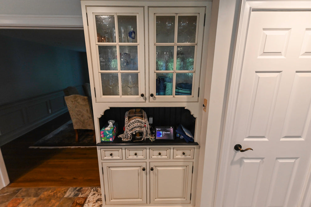 Heirloom Heritage: Traditional Off-White Kitchen with Island & Appliances