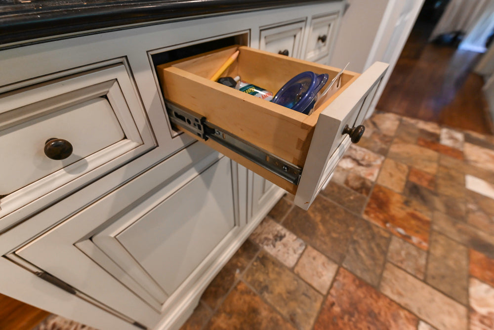 Heirloom Heritage: Traditional Off-White Kitchen with Island & Appliances