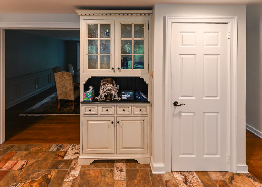 Heirloom Traditional Off-White Pre-Owned Kitchen with Island and Appliances