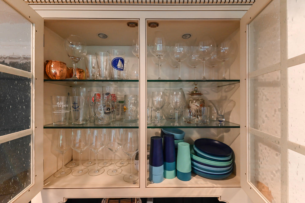 Heirloom Heritage: Traditional Off-White Kitchen with Island & Appliances