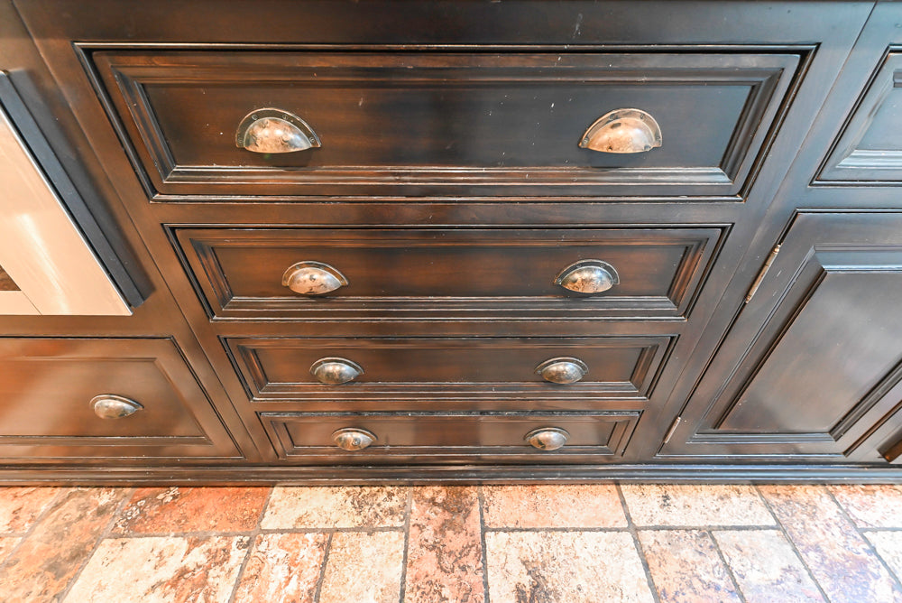 Heirloom Heritage: Traditional Off-White Kitchen with Island & Appliances