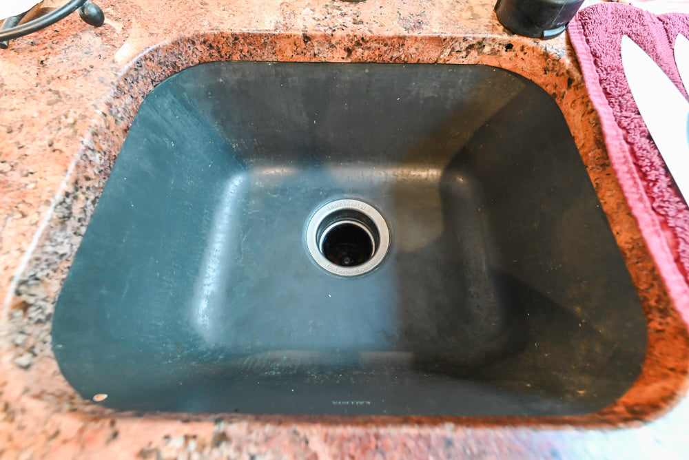 Heirloom Heritage: Traditional Off-White Kitchen with Island & Appliances