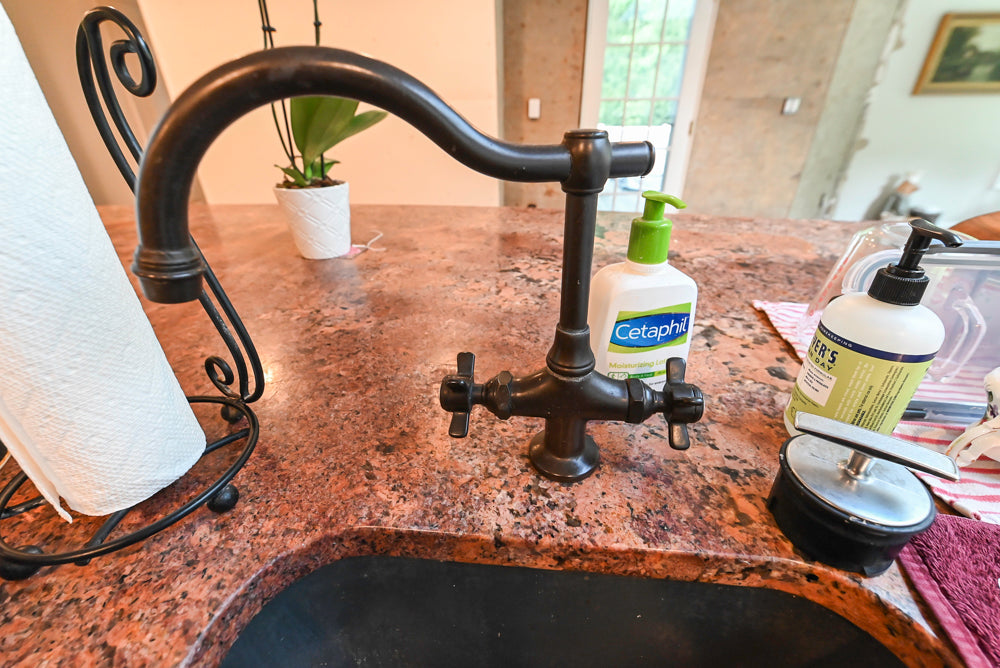 Heirloom Heritage: Traditional Off-White Kitchen with Island & Appliances