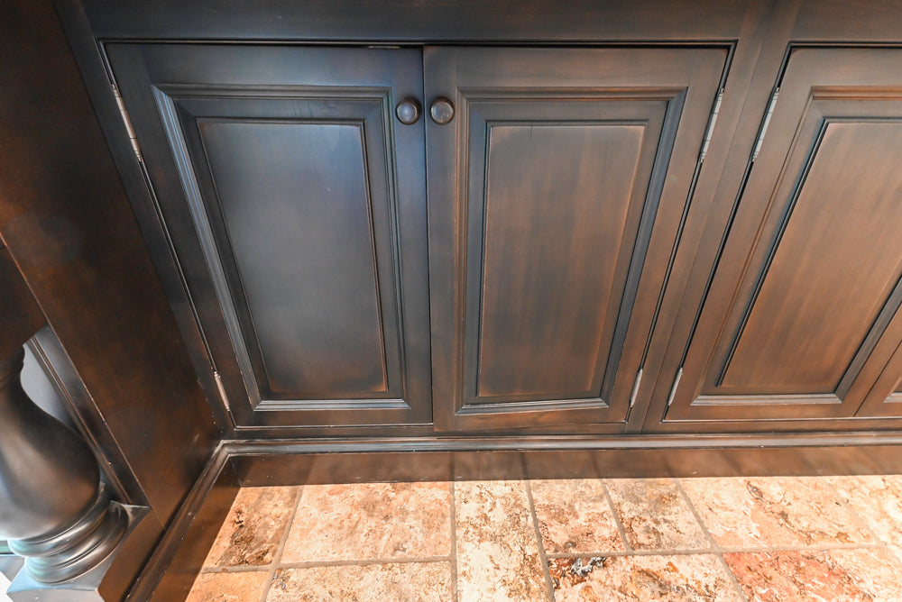 Heirloom Heritage: Traditional Off-White Kitchen with Island & Appliances