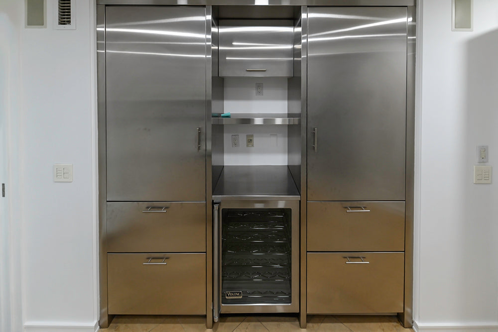 Heritage Transitional White Kitchen with Island and Stainless Steel Appliances