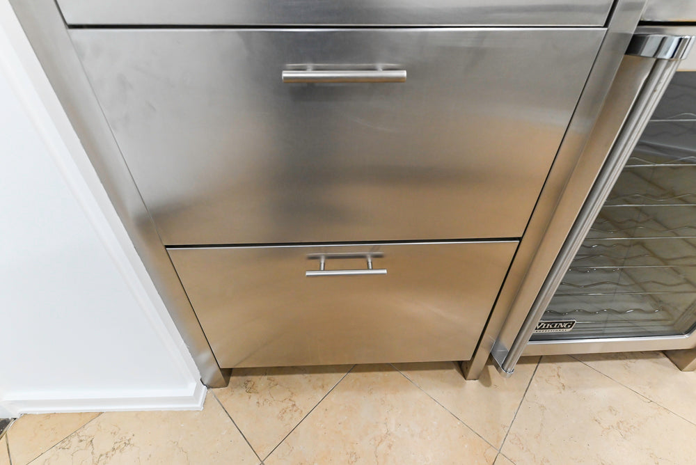 Heritage Transitional White Kitchen with Island and Stainless Steel Appliances