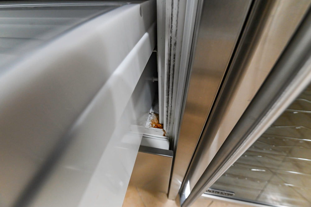 Heritage Transitional White Kitchen with Island and Stainless Steel Appliances