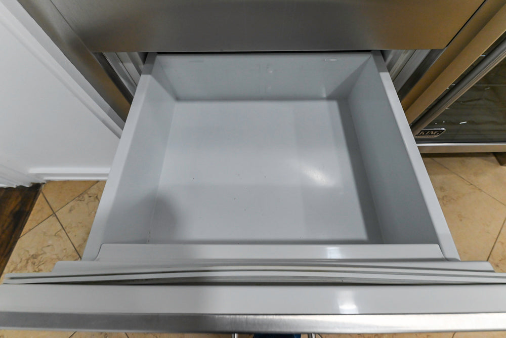 Heritage Transitional White Kitchen with Island and Stainless Steel Appliances