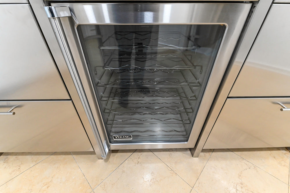 Heritage Transitional White Kitchen with Island and Stainless Steel Appliances