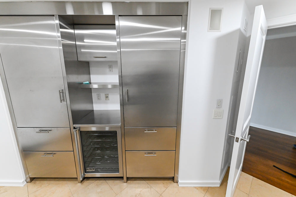 Heritage Transitional White Kitchen with Island and Stainless Steel Appliances