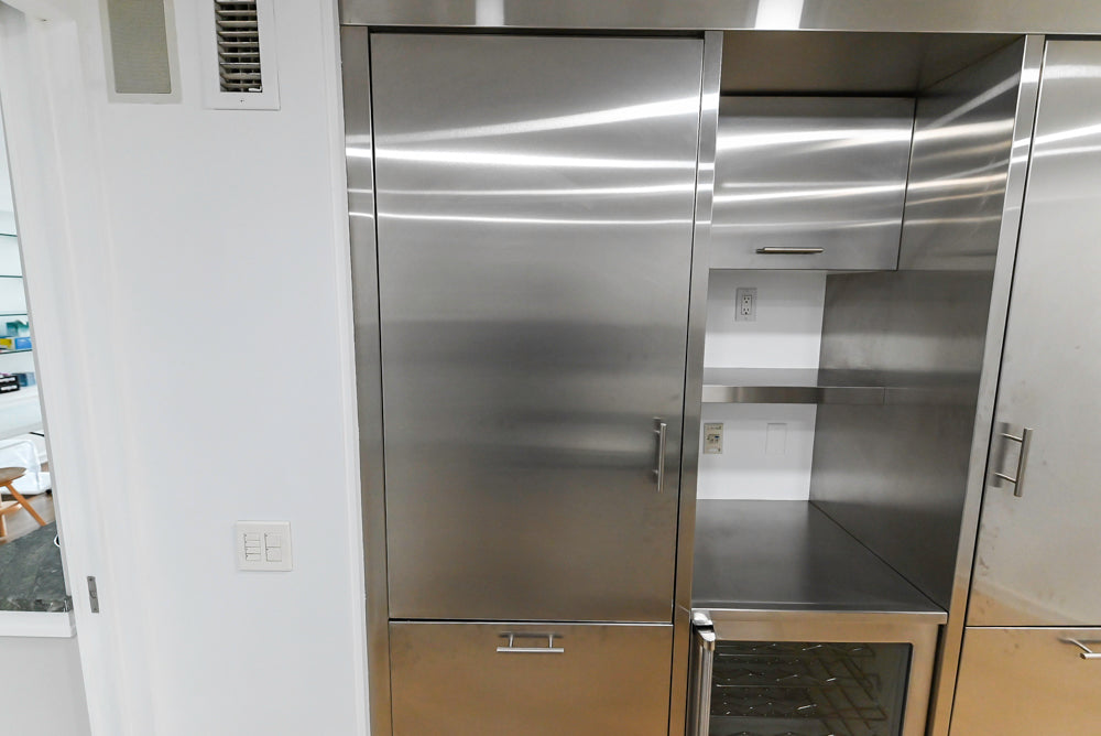 Heritage Transitional White Kitchen with Island and Stainless Steel Appliances