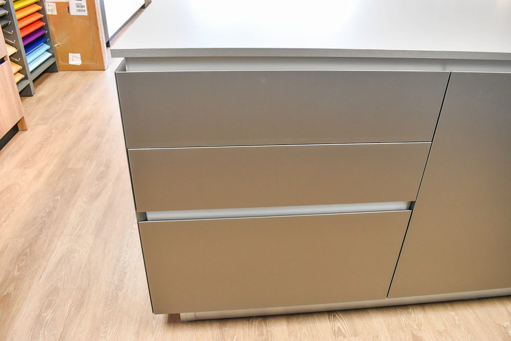 Doimo Cucine Modern Two-Tone Kitchen with Grey Island