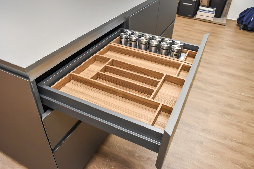 Doimo Cucine Modern Two-Tone Kitchen with Grey Island