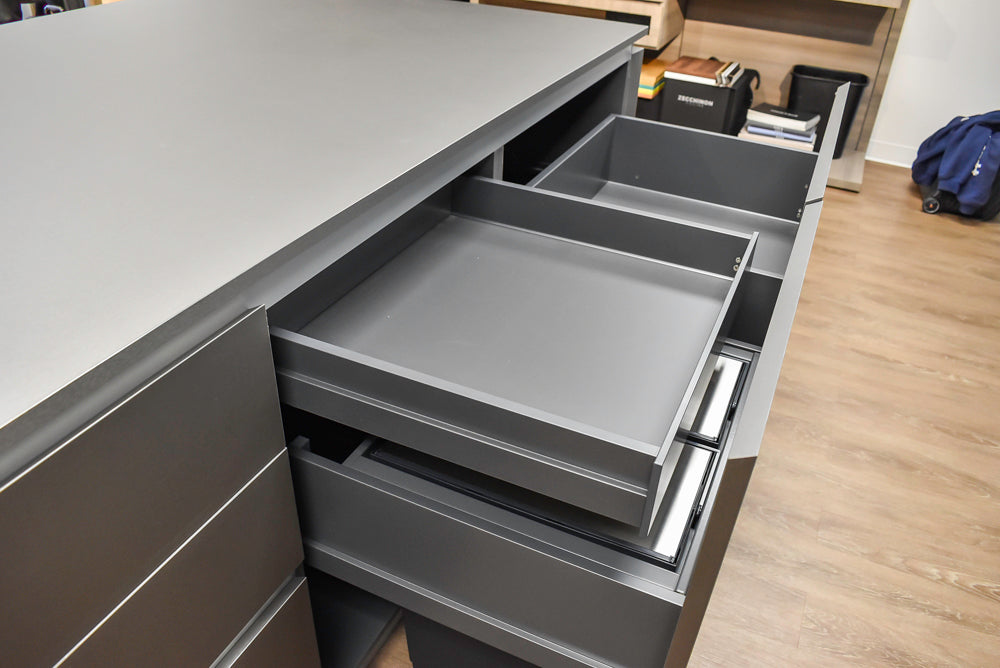 Doimo Cucine Modern Two-Tone Kitchen with Grey Island