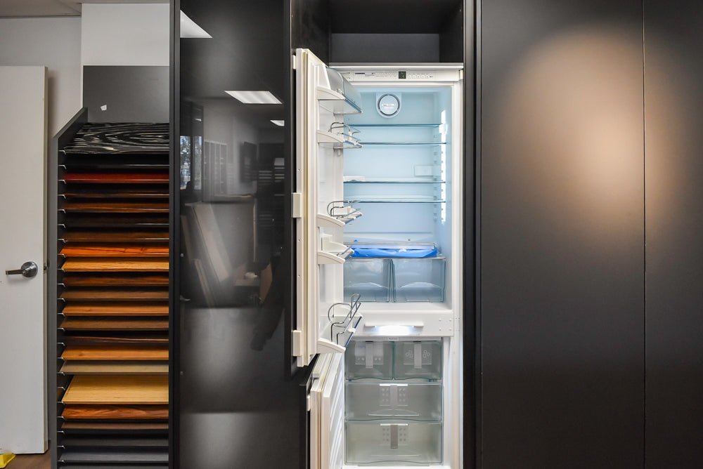 Doimo Cucine Modern Two-Tone Kitchen with Grey Island