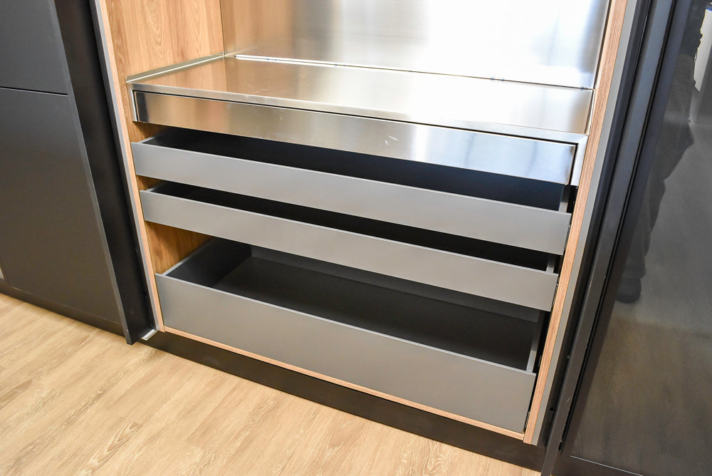 Doimo Cucine Modern Two-Tone Kitchen with Grey Island