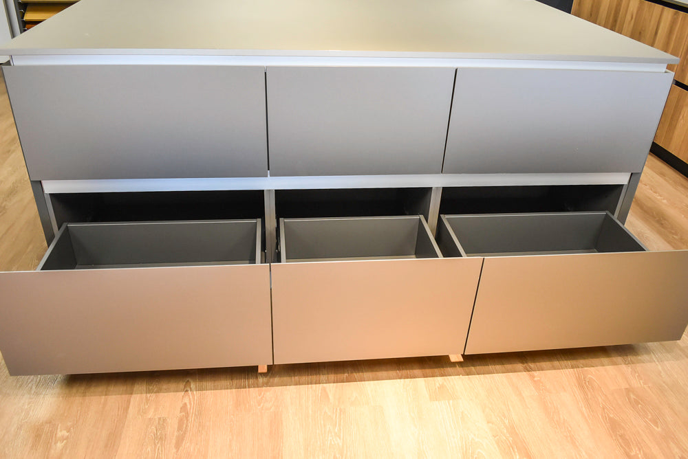 Doimo Cucine Modern Two-Tone Kitchen with Grey Island