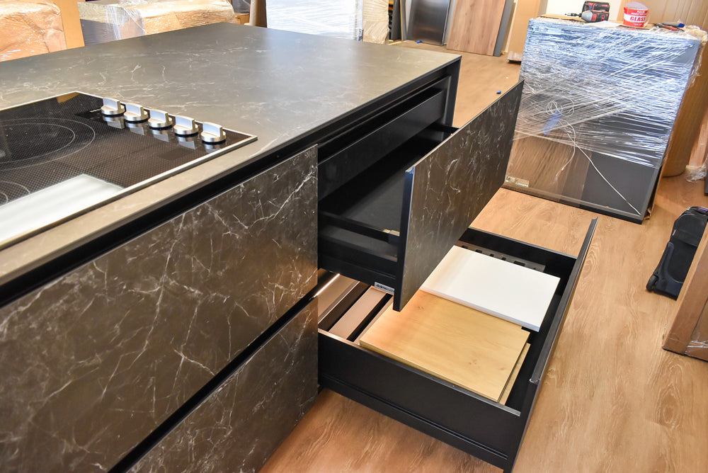 Doimo Cucine Modern Two-Tone Kitchen with Black Island