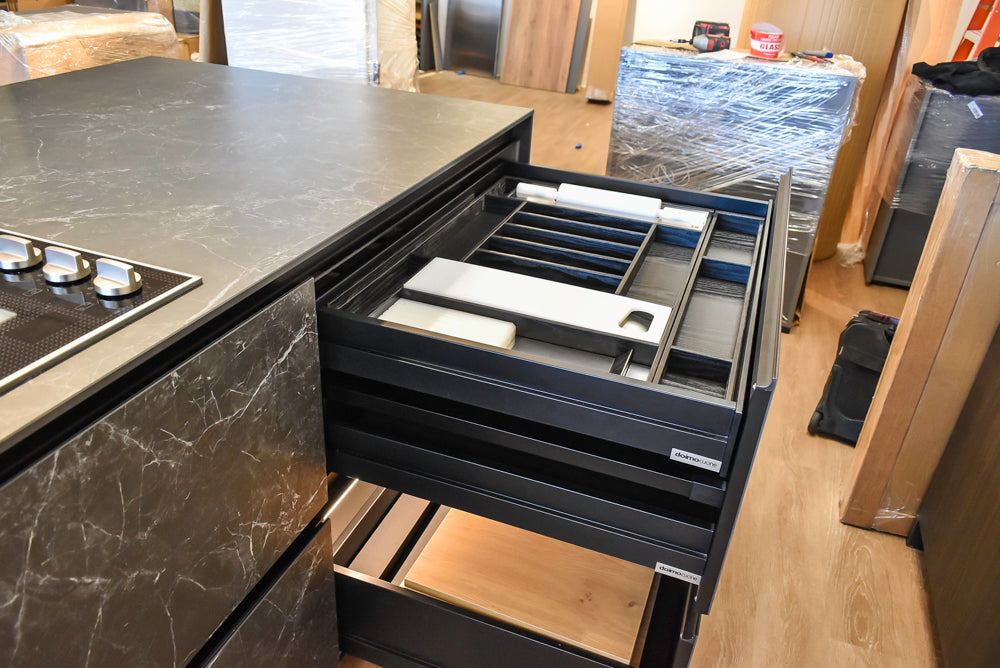 Doimo Cucine Modern Two-Tone Kitchen with Black Island