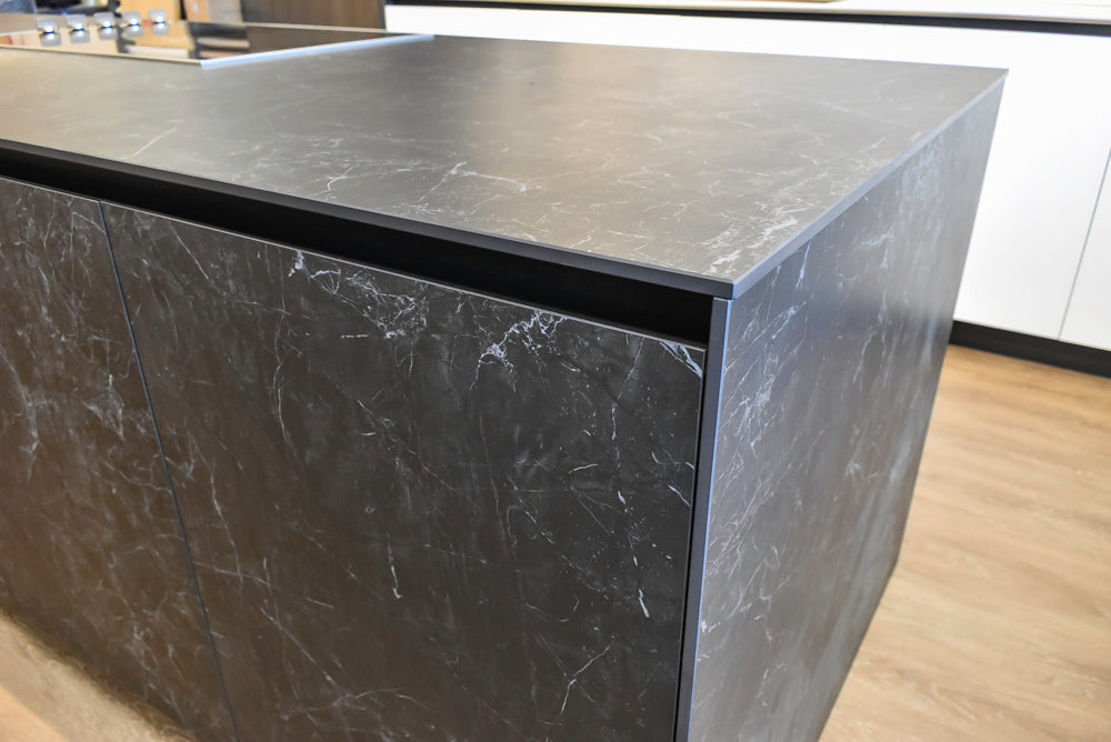 Doimo Cucine Modern Two-Tone Kitchen with Black Island