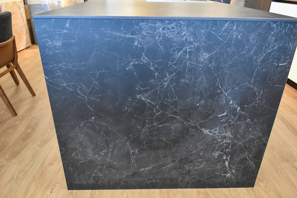 Doimo Cucine Modern Two-Tone Kitchen with Black Island