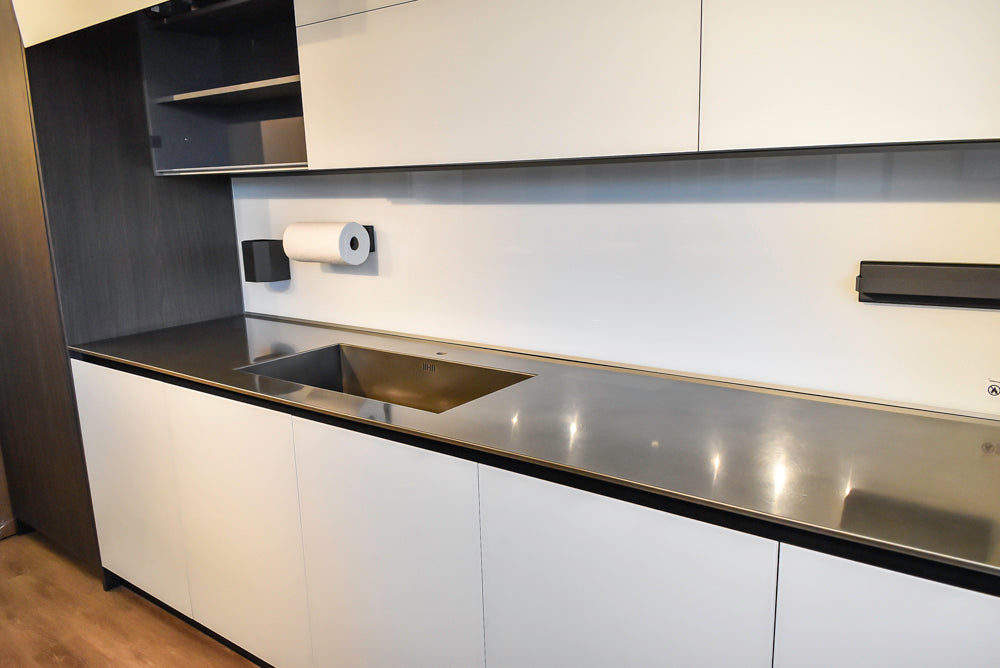 Doimo Cucine Modern Two-Tone Kitchen with Black Island