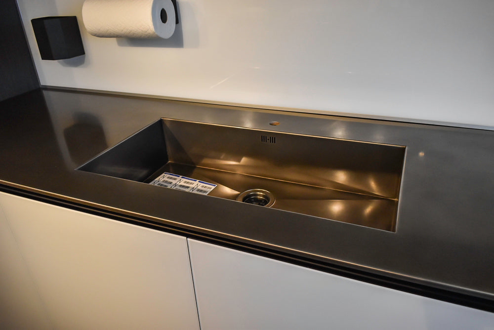 Doimo Cucine Modern Two-Tone Kitchen with Black Island