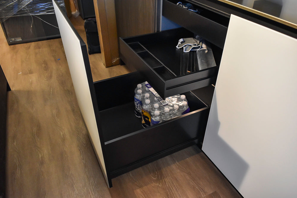 Doimo Cucine Modern Two-Tone Kitchen with Black Island