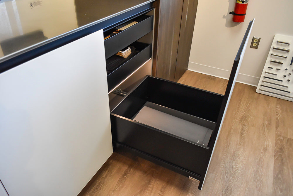 Doimo Cucine Modern Two-Tone Kitchen with Black Island