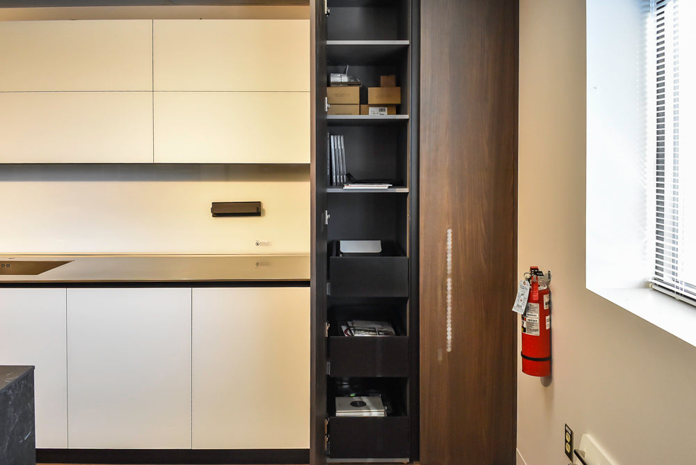 Doimo Cucine Modern Two-Tone Kitchen with Black Island