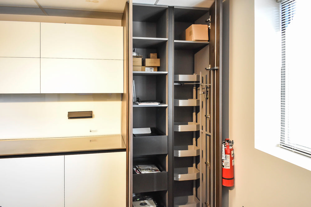 Doimo Cucine Modern Two-Tone Kitchen with Black Island